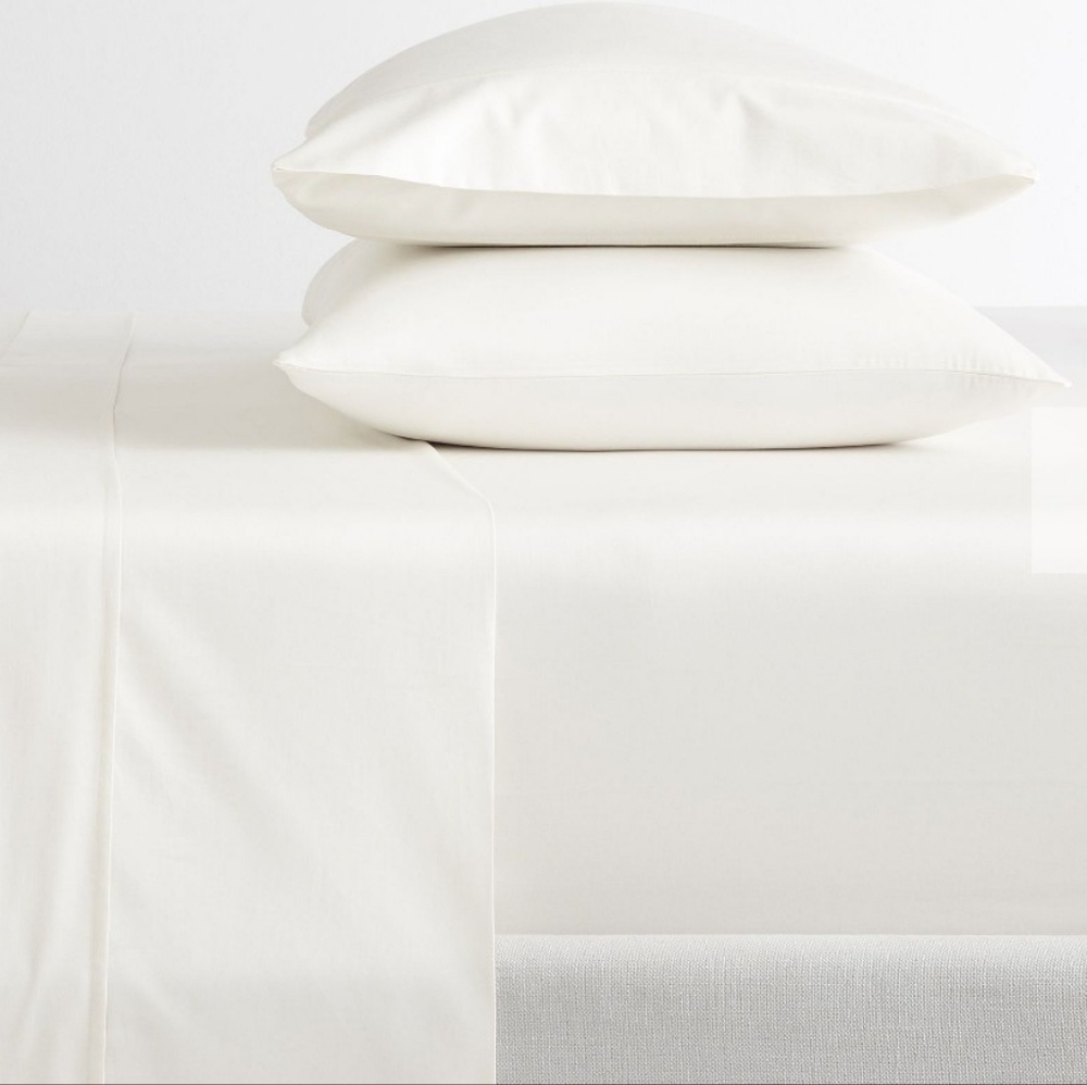 Pottery Barn Essentials.  Flat Sheet, Full Size Satin